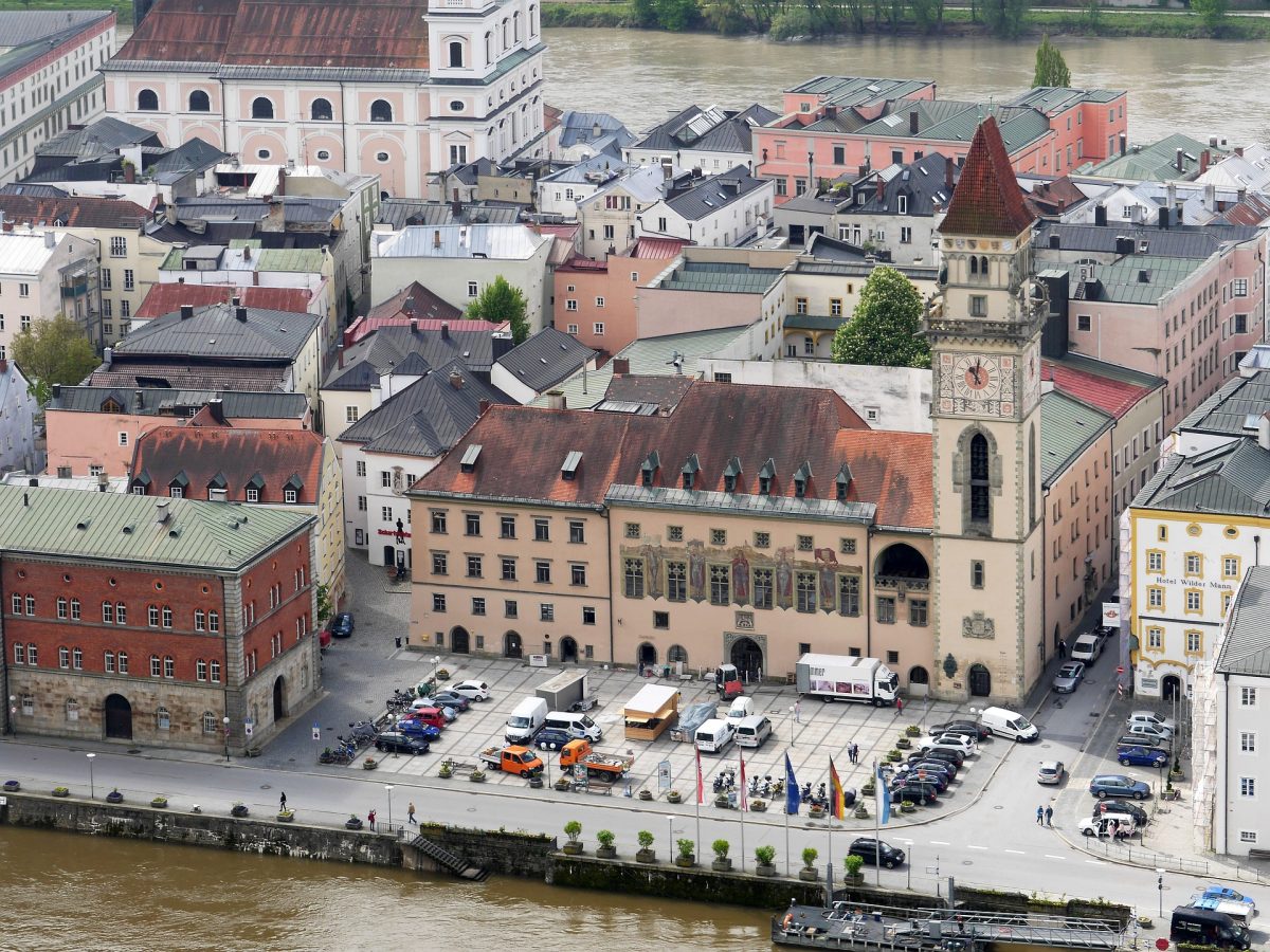 Passaus Altstadt von oben mit allen Blechdächern